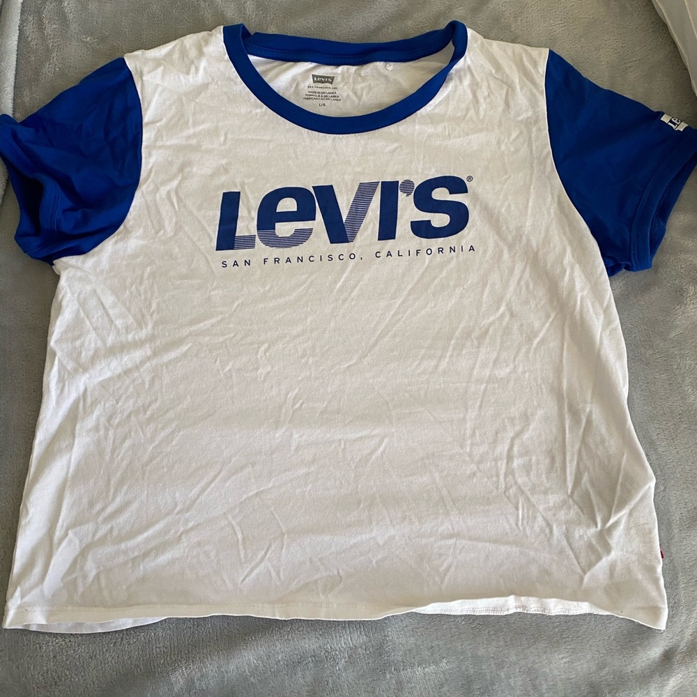 Women’s short sleeve Levi’s tee